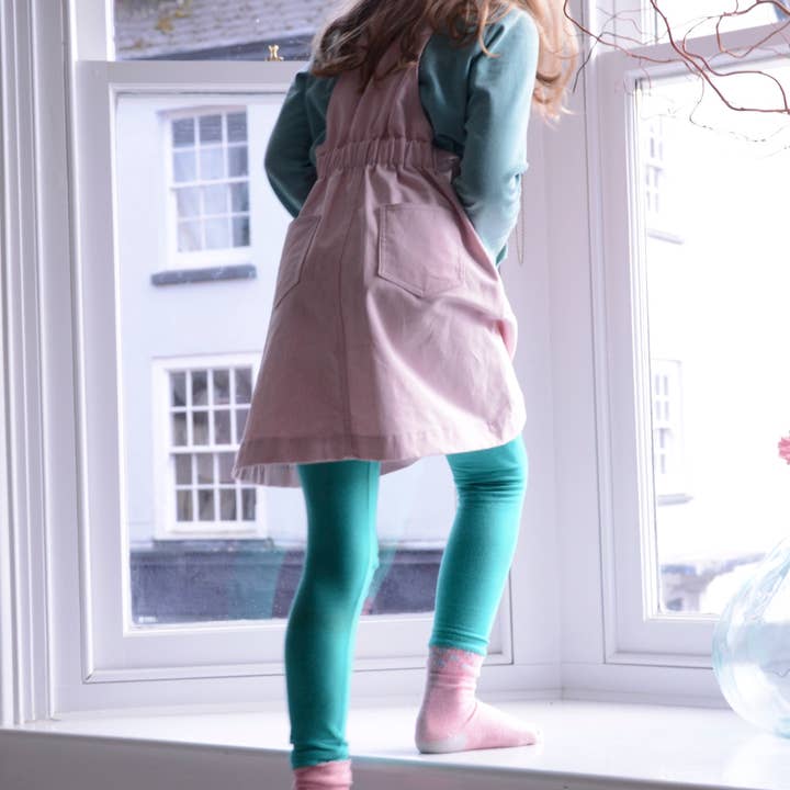 Two Stitches Patterns – wholesale Sömnadskit – Freddie Hängselbyxor - Symönster för barnkläder4