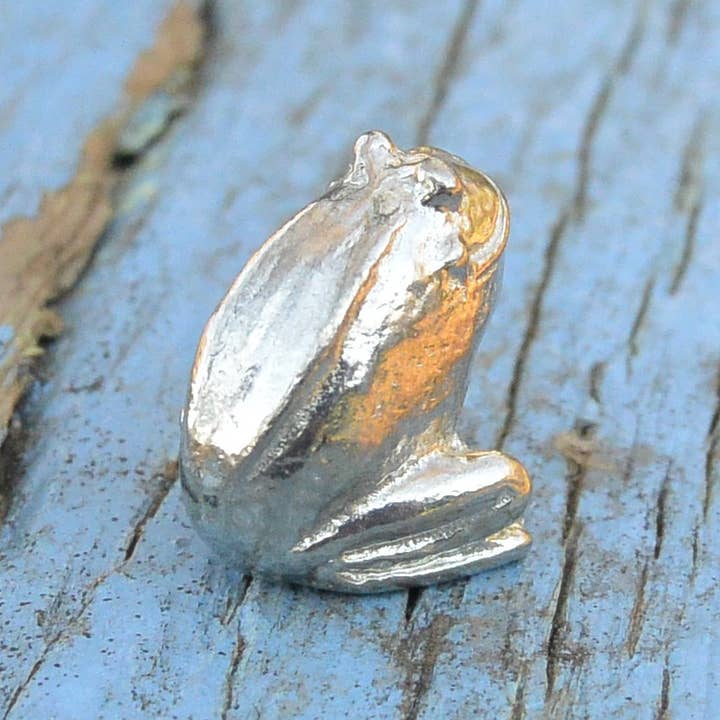 William Sturt Fine Pewter - Vendita all'ingrosso Statuette decorative - Statuetta in peltro con rana di toro, realizzata a mano da William Sturt2