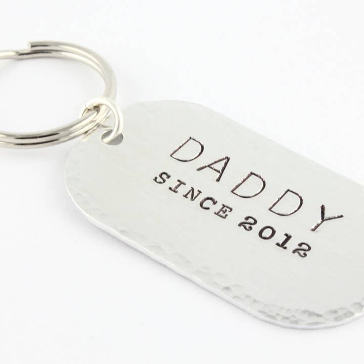 Portachiavi Piastrina Papà Personalizzata - Regalo per Neonato per la vendita all'ingrosso da parte di The Silver Diva