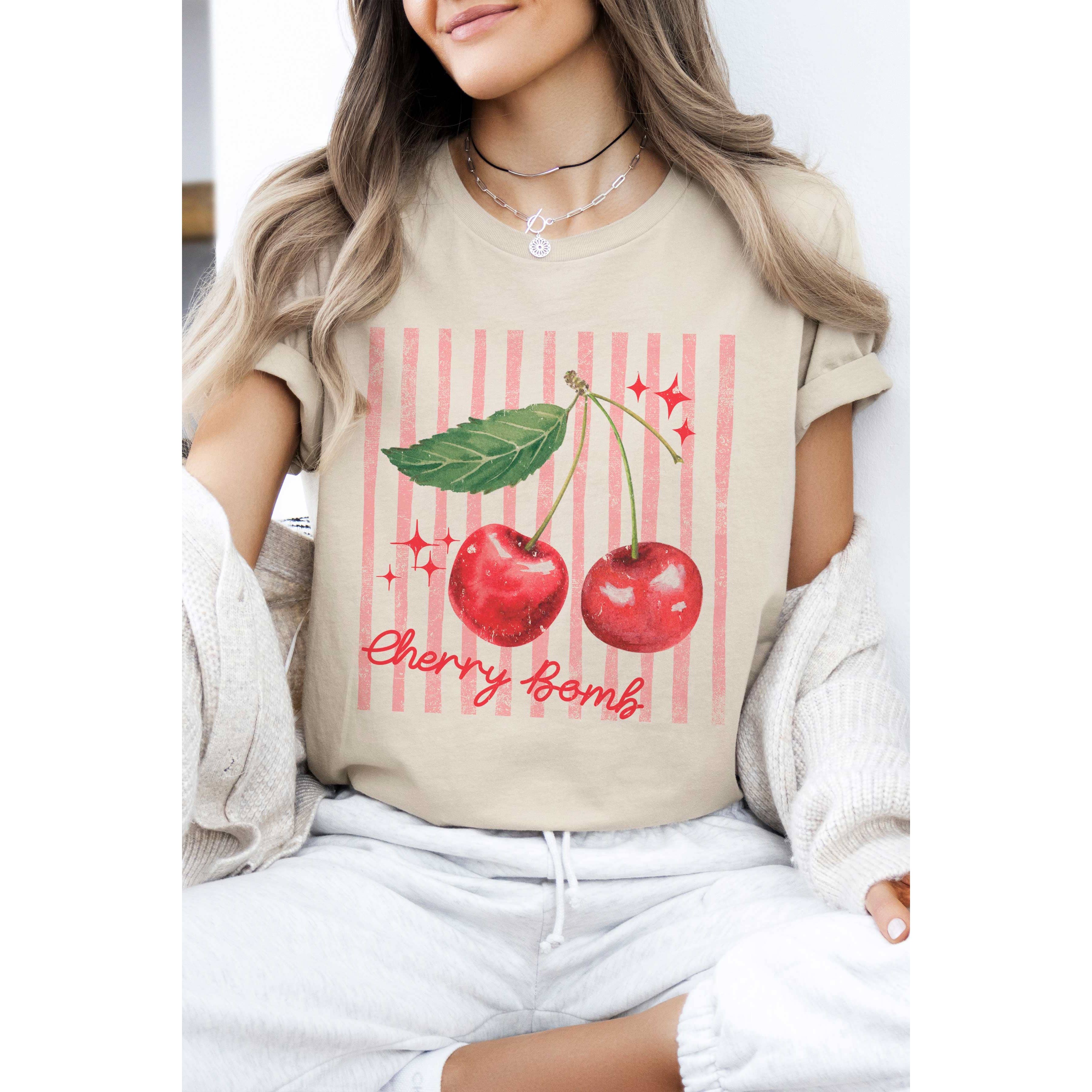 A. BLUSH CO – wholesale T-shirt med logga - Dam – CHERRY BOMB T-shirt med tryck3