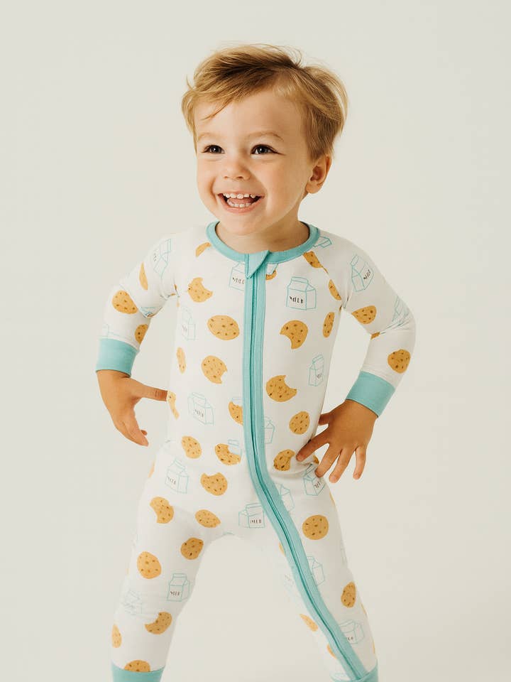 abbigliamento per neonati - pigiama in bambù - Latte & Biscotti - tutina con piedini per la vendita all'ingrosso da parte di Polished Prints