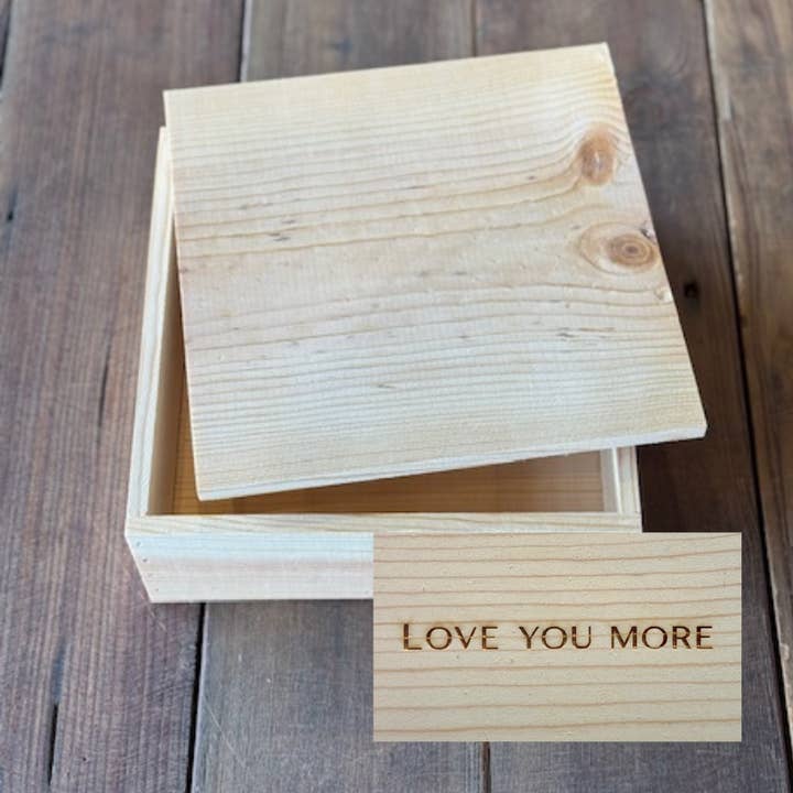 A Caixa de Madeira Sapling "AMO-TE MAIS" por atacado de Mill 54