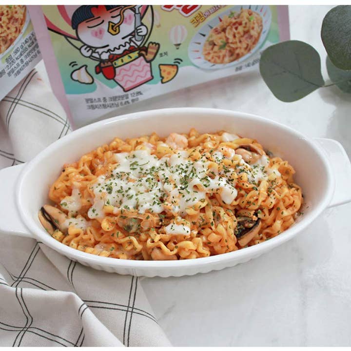 utoppa GmbH - Wholesale Ramen - Samyang Buldak Cream Carbonara Hot Chicken Ramen 140 g1