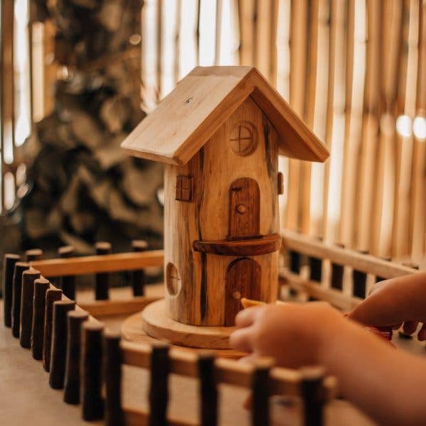 Q Toys – wholesale Träleksak - Barn – Gnome Play House1