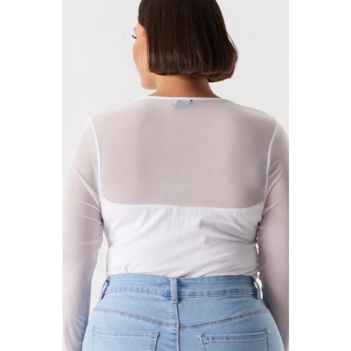 VIT PLUS BODYSUIT MED NÄT OCH URSKÄRNING VID BRÖSTET, LÅNGÄRMAD för wholesale på Faire3