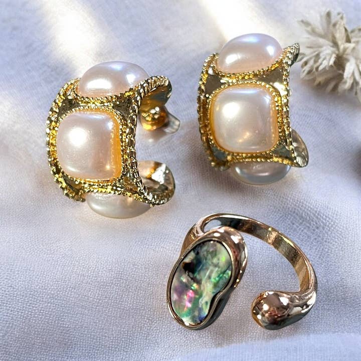 Conjunto de joyas de fantasía - anillo y pendientes - acero dorado para venta al por mayor de TOURMALYN