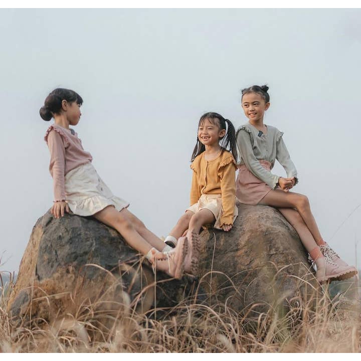 Kleine Tijntje - Venta al por mayor Jersey de punto - Niños - Cárdigan con volantes para niños6