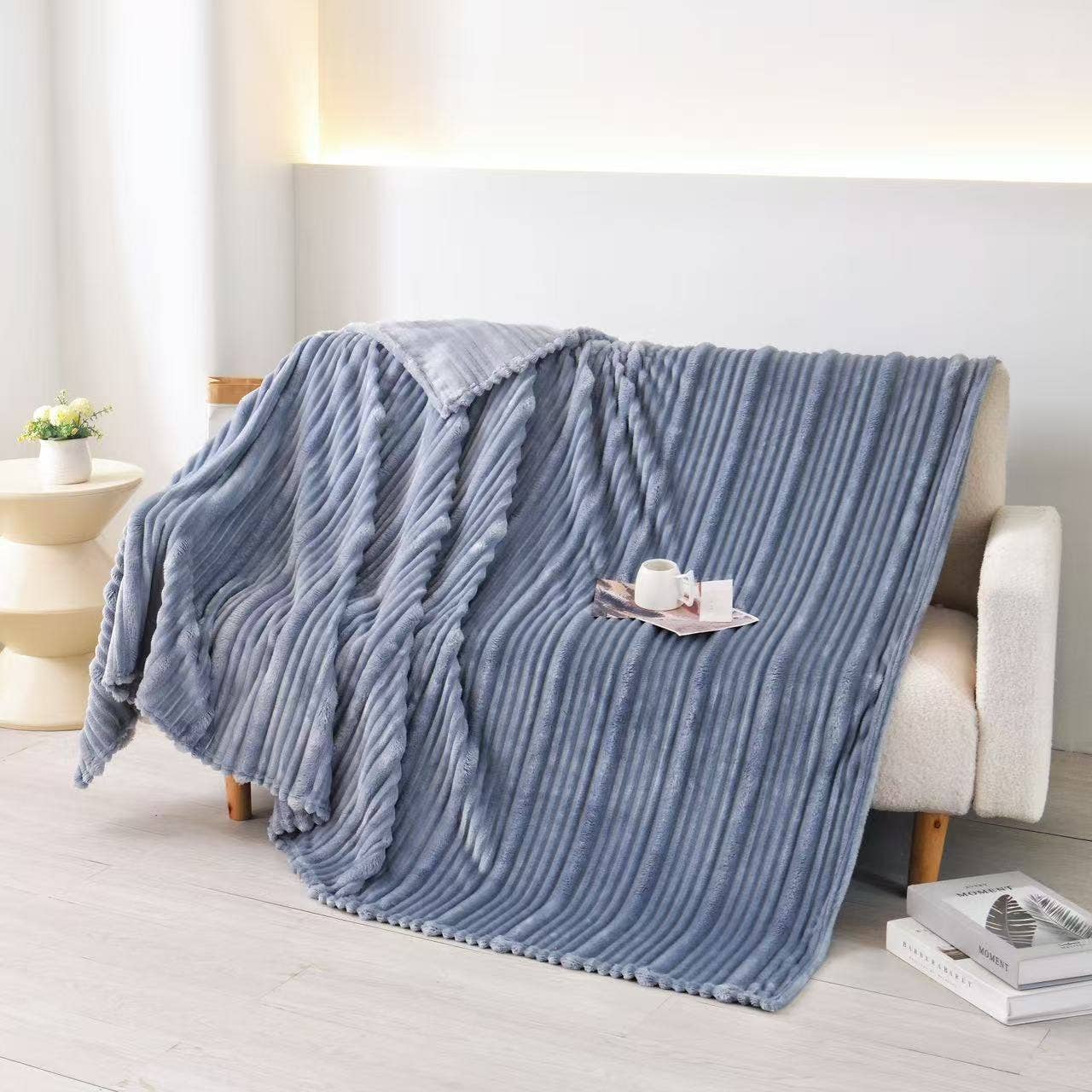 FLUFFERY - Wholesale Throw Blanket - Plush Flunnel Throw – Ultra Soft Ribbed Blanket Texture3