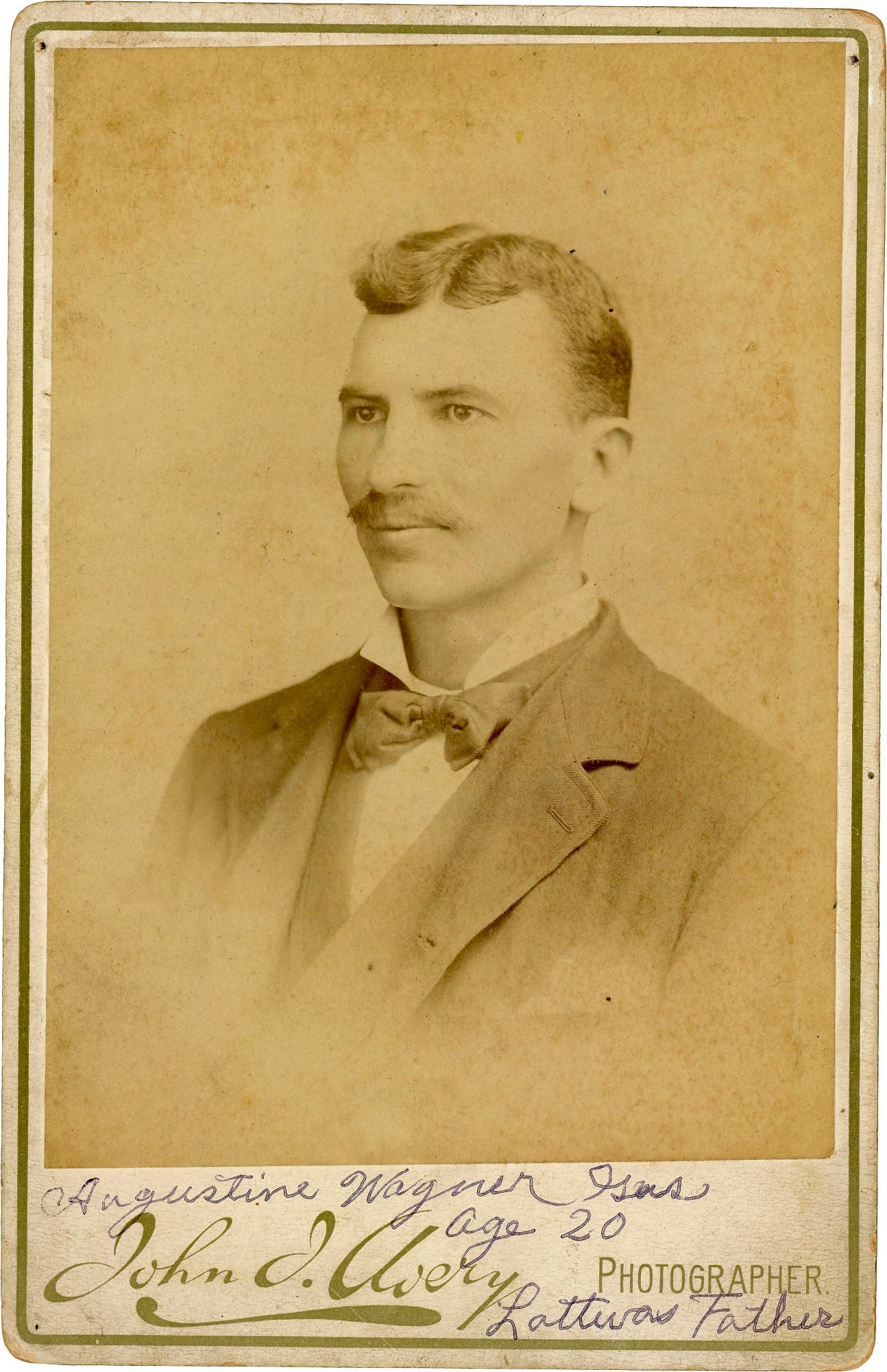 Schiffer Publishing - Vendita all'ingrosso Arts & Entertainment - Gus Wagner: Globe Trotter e tatuatore a mano7