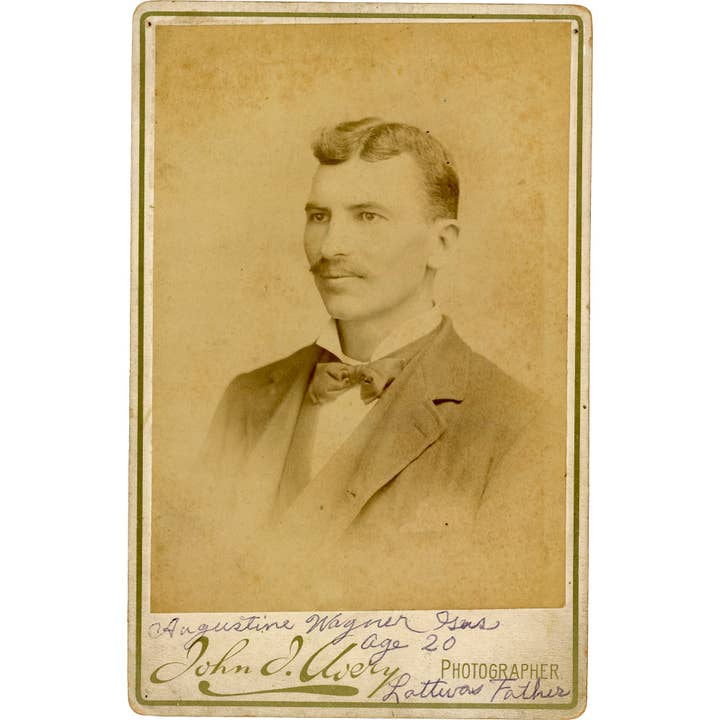 Schiffer Publishing - Vendita all'ingrosso Arts & Entertainment - Gus Wagner: Globe Trotter e tatuatore a mano7