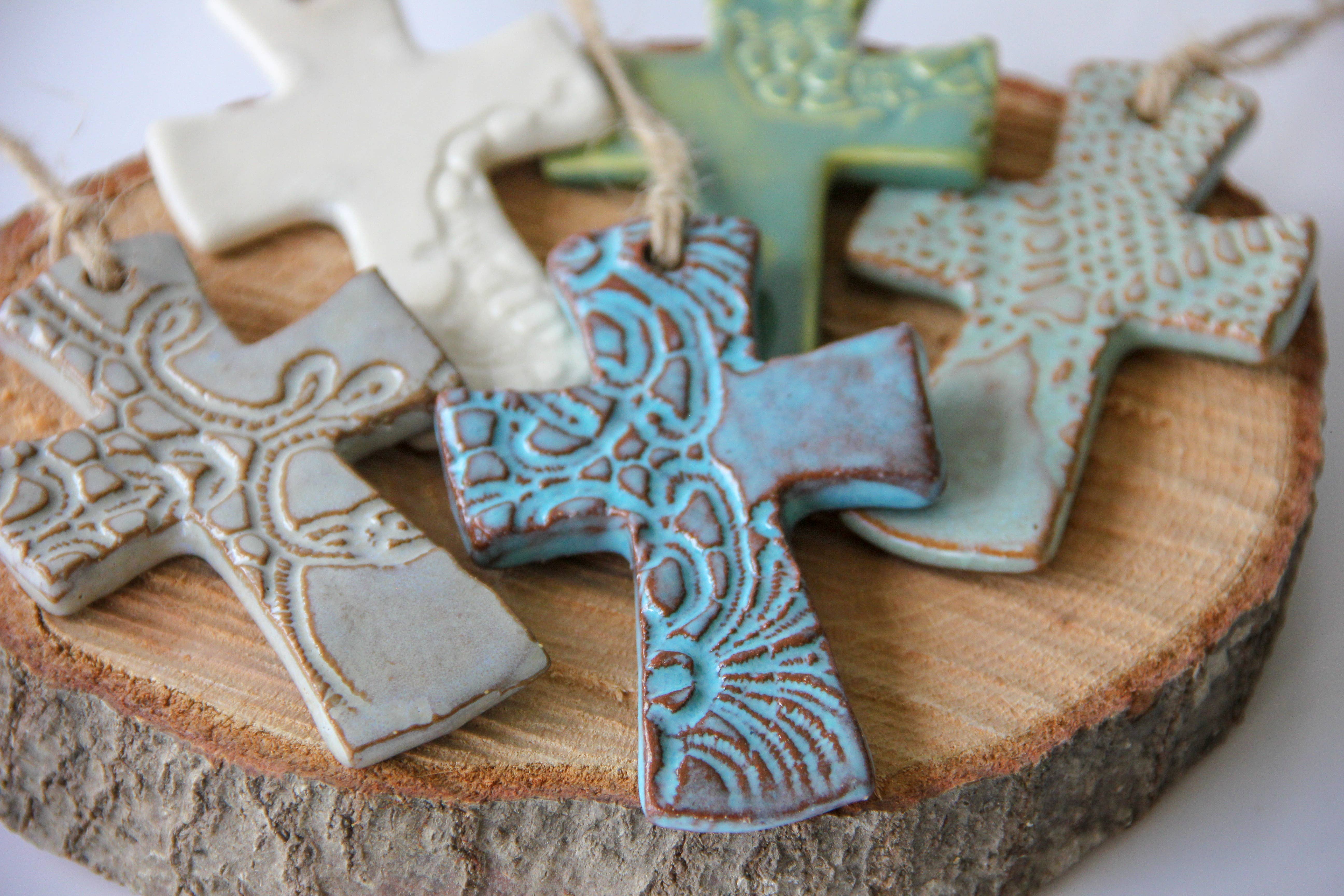 Prodigal Pottery – wholesale Prydnad – utsvängda kors prydnad8