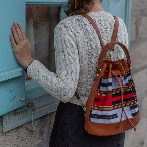 Sac seau en cuir avec bandoulière en cuir marron sac convertible pour la vente par K’ai&Vrosi