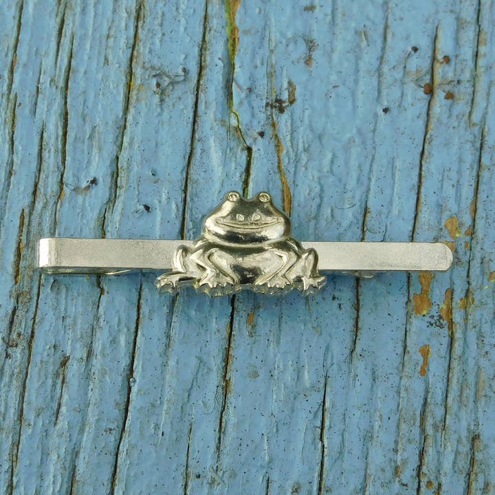 William Sturt Fine Pewter - Wholesale Reversspeld/knoop - Kikker tinnen stropdas met de hand gegoten door William Sturt