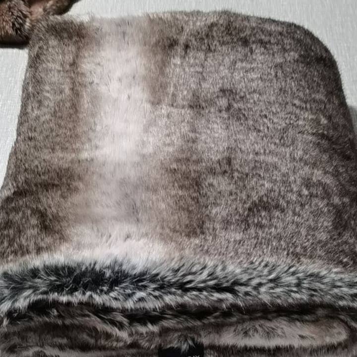 Aspen Lux Pelsplaid for engroshandel hos luxelifestyledecor