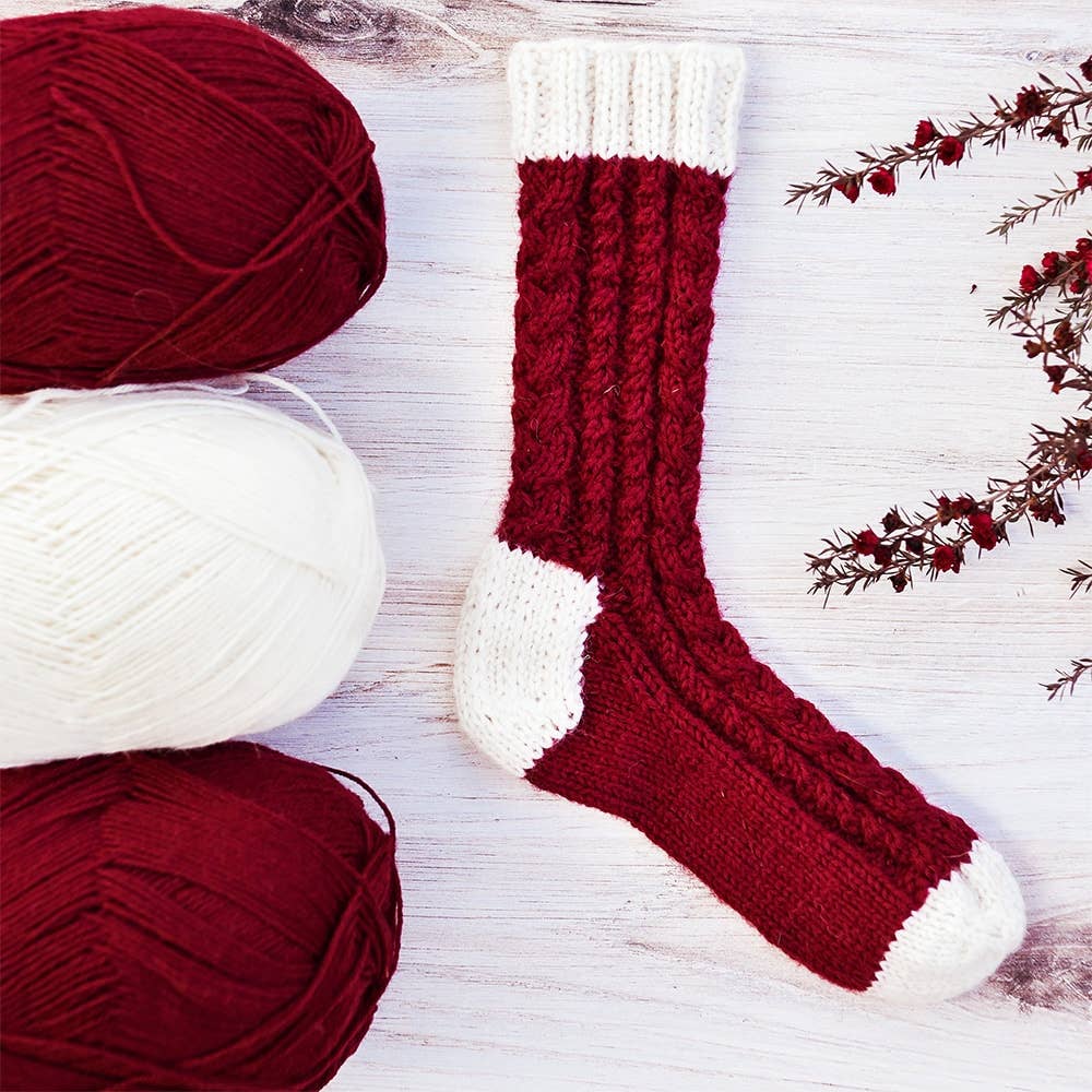 Crafter – wholesale DIY craft kit – Cozy Knit Cabled Socks Workshop Kit2