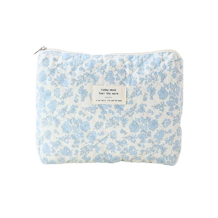 Mari & Belle - Wholesale Makeup/Cosmetic Bag - Blue Flower Quilted Cotton Makeup Bag