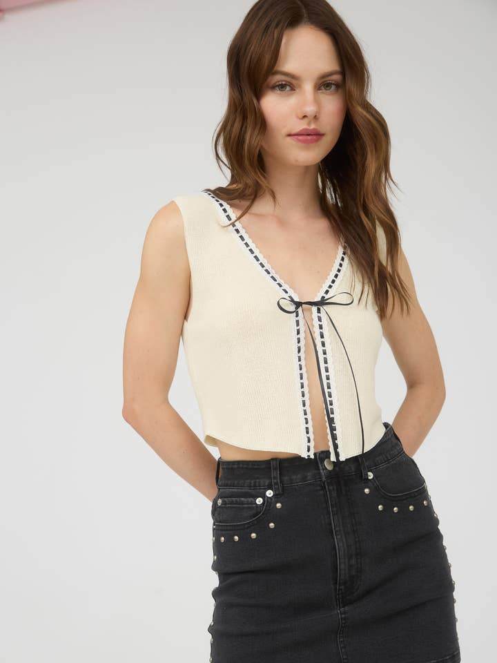 The Workshop Studio - Vendita all'ingrosso Gilè imbottito - Donna - GILET IN MAGLIA CON LACCIO ANTERIORE E BORDO IN PIZZO CON NASTRO0