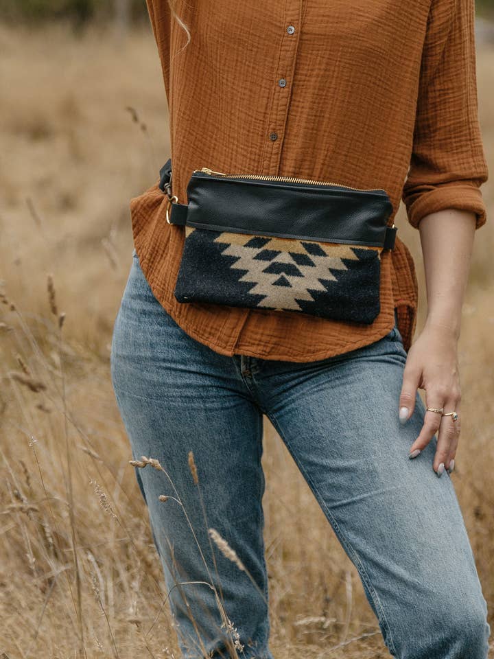 Avalon heuptas van leer met Pendleton wol in Rancho Arroyo-design voor wholesale door Grace Design