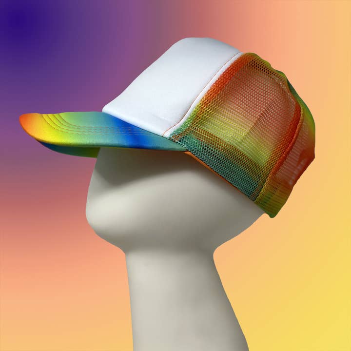 Casquette de camionneur ajustable et colorée aux couleurs de la fierté et de l'espace pour la vente par Rainbow Unicorn Birthday Surprise
