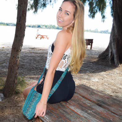 Earth Divas - Wholesale Crossbody Bag - Women's - Striped Expandable Passport Sling Bag3