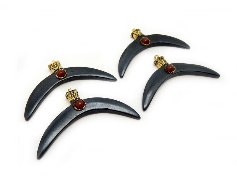 Jewelers Paradise - Wholesale Individual Charm/Pendant - Black Crescent Double Horn Pendant with Gemstone Accent Gold1