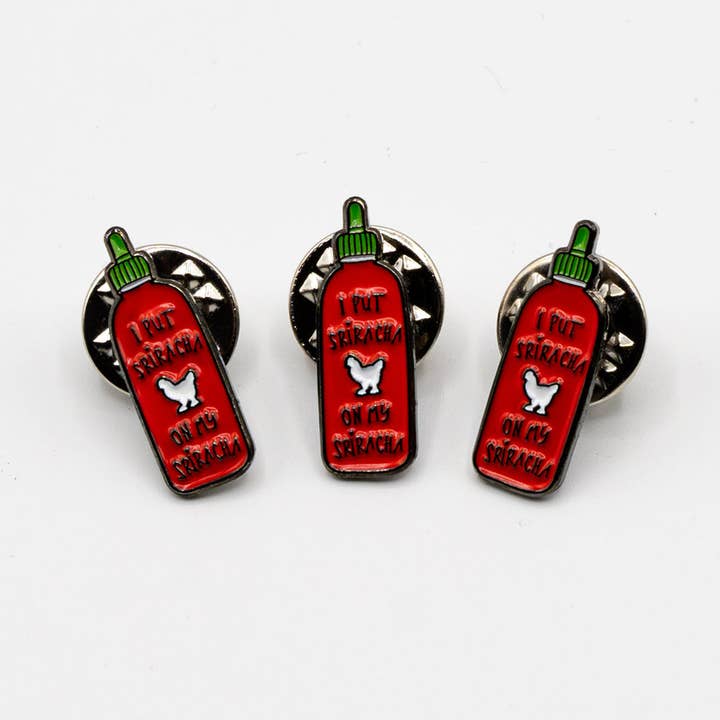 reisundpapier – Großhandel Broschen – Enamel pin "Sriracha"2