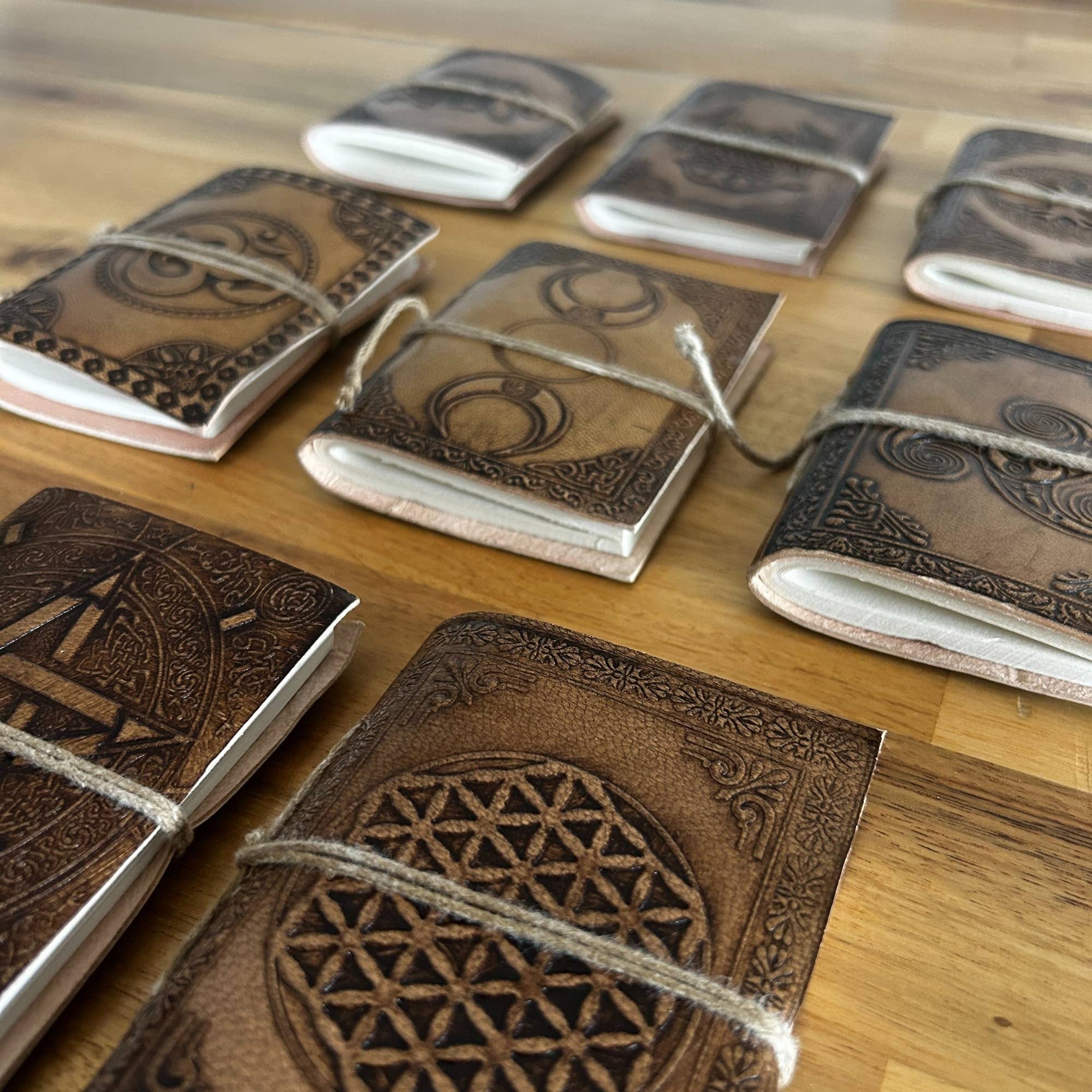 AW Artisan - Vente Journal intime - 8x Carnets en Cuir - Ésotérique Petits Assortis2