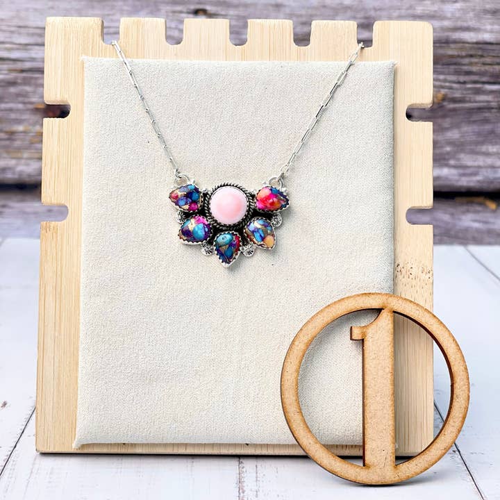 Krush Kandy - Wholesale Pendant/Charm Necklace - Half Queen Conch Flower Chain Pendants
