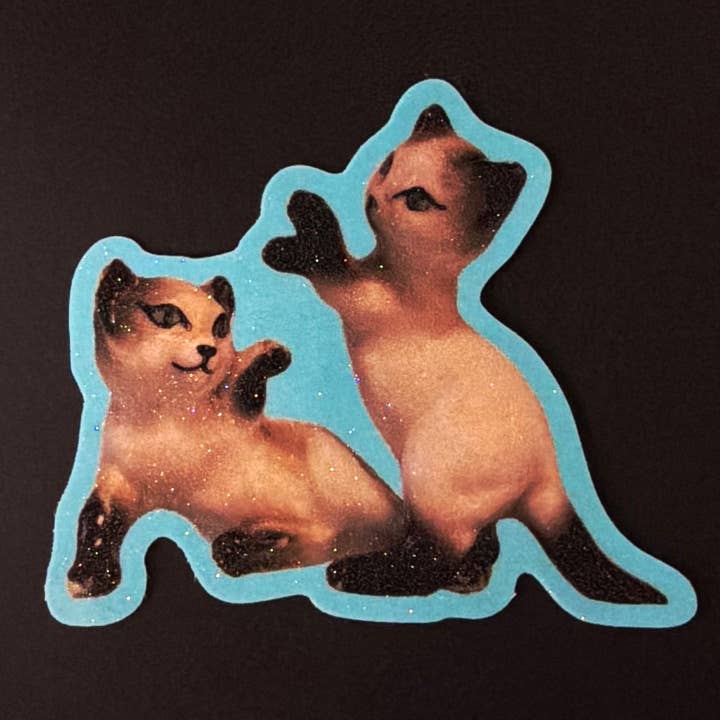 Jouer avec des autocollants scintillants de chatons siamois jumeaux pour la vente par Aimee Miller Art