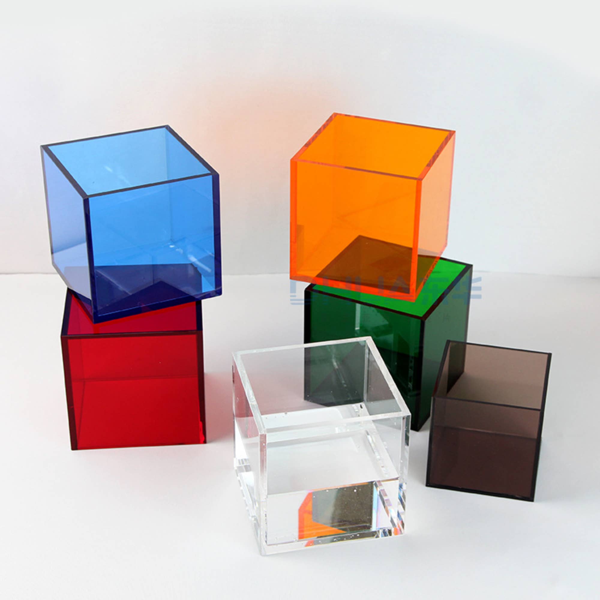 Clear Acrylic Boxes Round 4.75X2 8 Pack