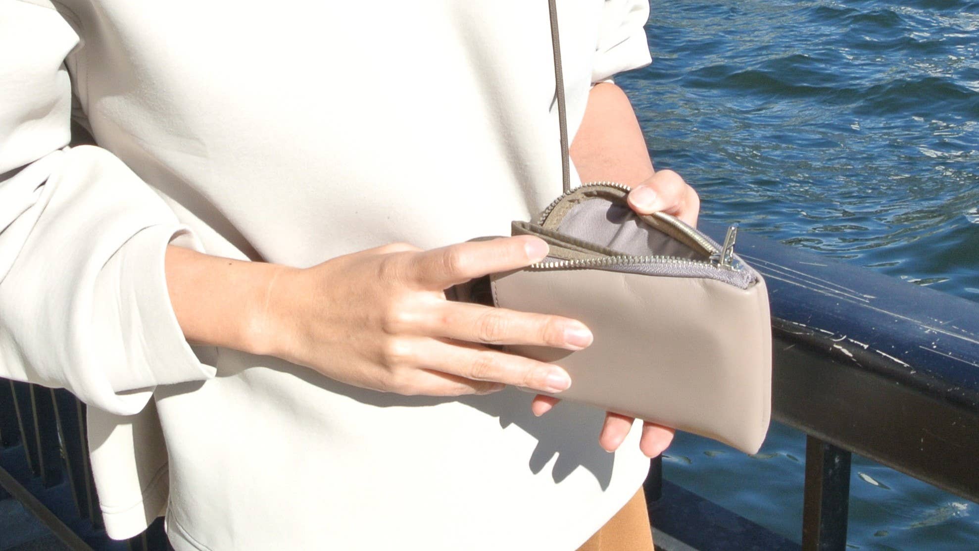 Unofuku - Wholesale Phone Wallet - Women's - re:credo LINKER Phone Case (Beige)4