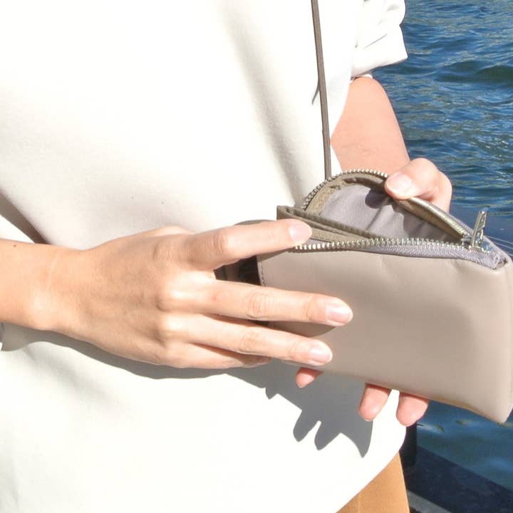 Unofuku - Wholesale Phone Wallet - Women's - re:credo LINKER Phone Case (Beige)4