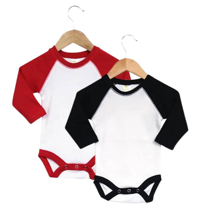 Body de baseball raglan à manches 3/4 pour bébé | Unisexe No Minimum pour la vente par Laughing Giraffe