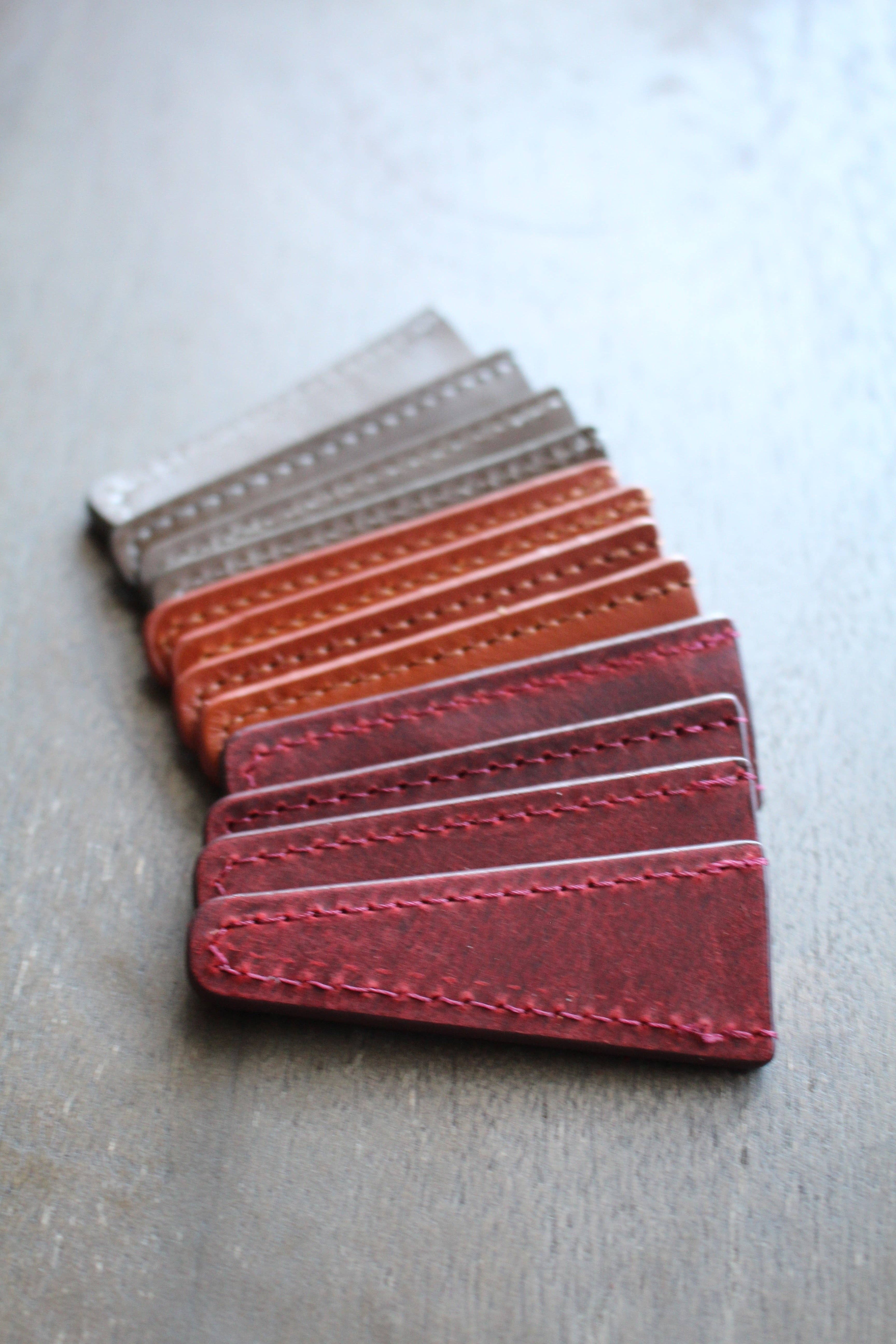 NNK Press - Vente Ciseaux - Étuis en cuir pour ciseaux (lot de 12)11