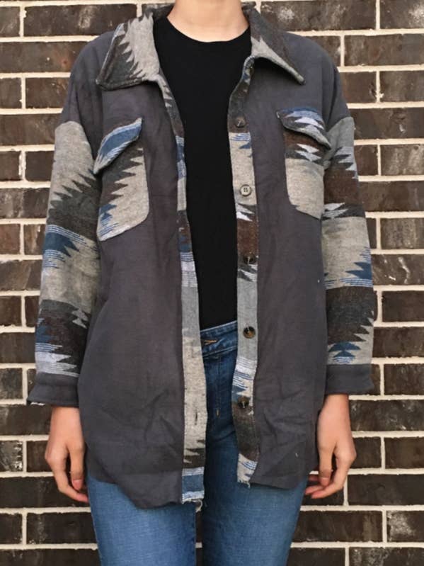 DESHENG ENTERPRISE – Großhandel Jacke – Damen – JACKE MIT AZTEKENMUSTER GRAU