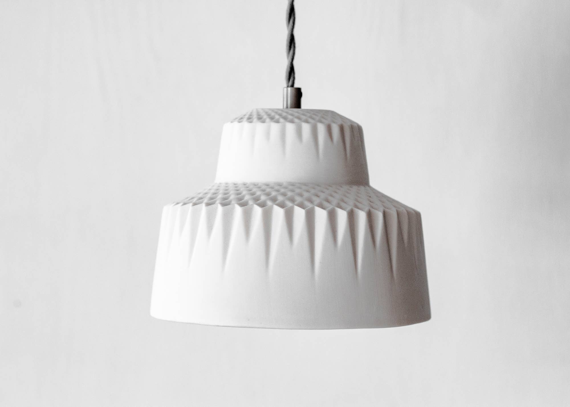 Niik Creative Co. - Vente Lustre/Suspension - Suspension Evelyn en porcelaine céramique faite main2
