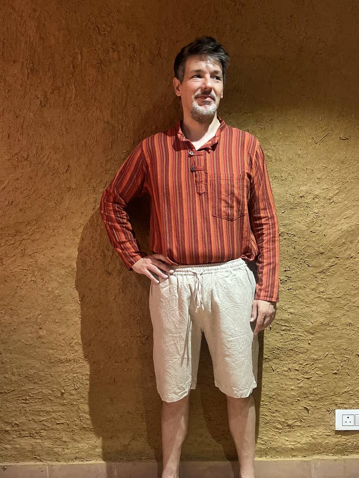 Pantaloncini al ginocchio in canapa con coulisse in vita e parte anteriore profonda per la vendita all'ingrosso da parte di A Tender Rose