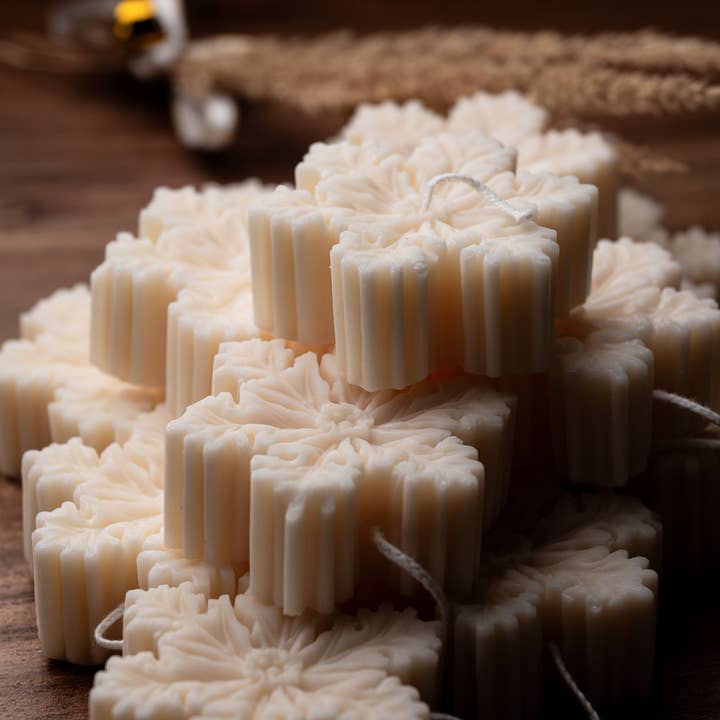 Allure CA - Wholesale Novelty Candle - Snowflake Christmas Soy Wax Candle - Festive Holiday Decor3