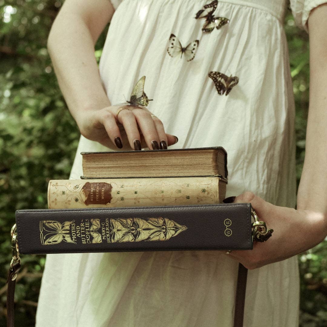 Well Read Company – Großhandel Umhängetasche - Damen – Handtasche in Buchform mit Motiven von Motten und Schmetterlingen, Umhängetasche3