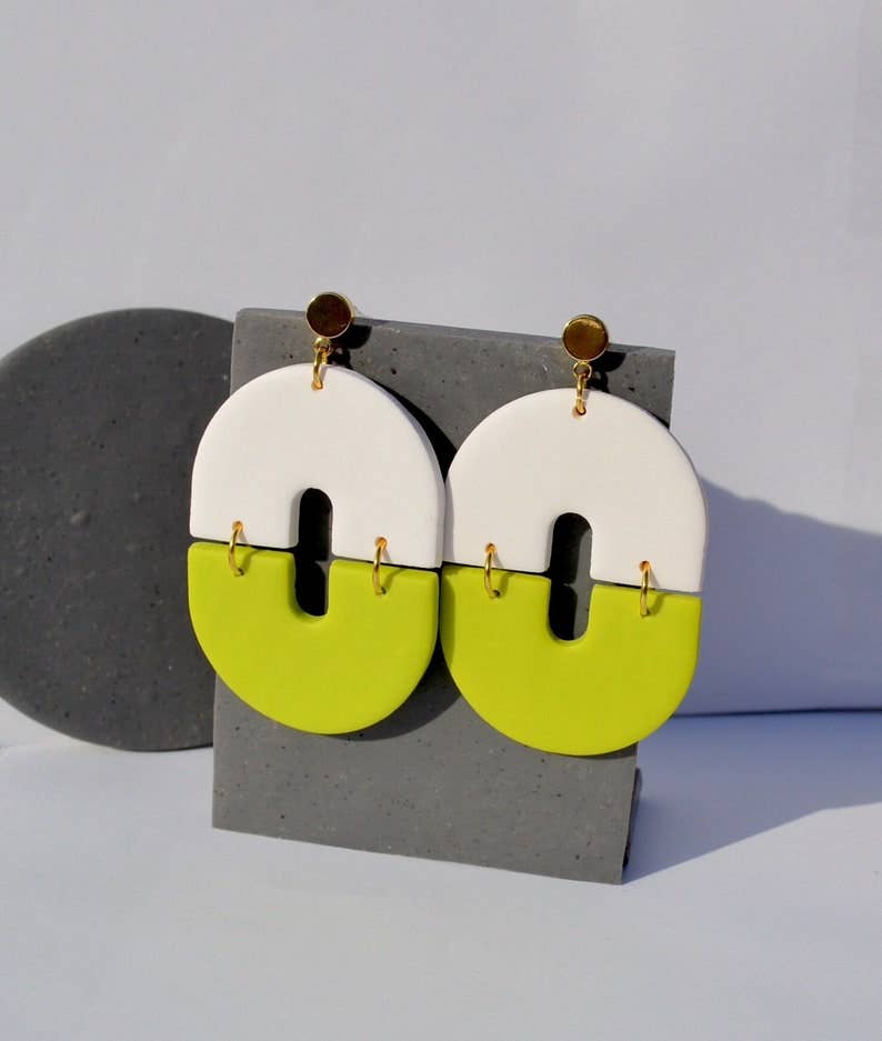 Clay Jewels by Jules - Vente Boucles d'oreilles pendantes - Boucles d'oreilles tendance en pâte polymère blanc et vert citron fluo