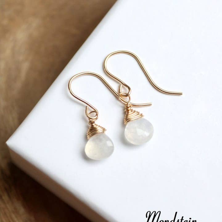Moonstone øreringe med dråbeformede ædelsten for engroshandel hos Positiva Jewelry