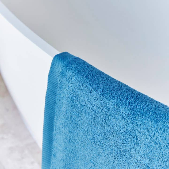 Serviettes de bain Petroleum Blue Luxus 550 Gsm pour la vente par Torres Novas