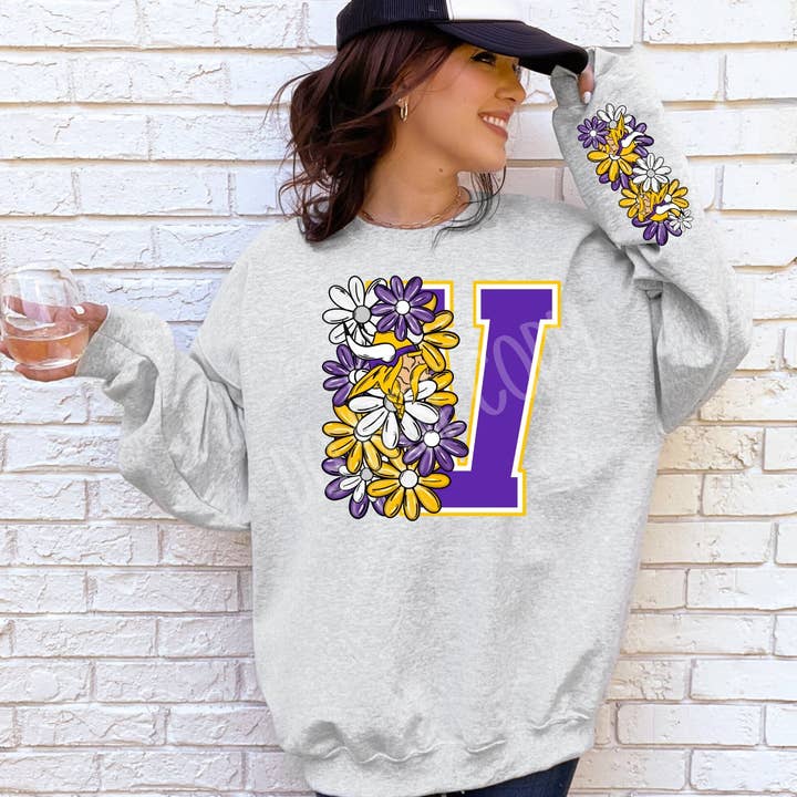 Cash & Drix Wholesale - Wholesale Graphic Sweatshirt - Women's - Vikings: Game Day - Sweatshirt0