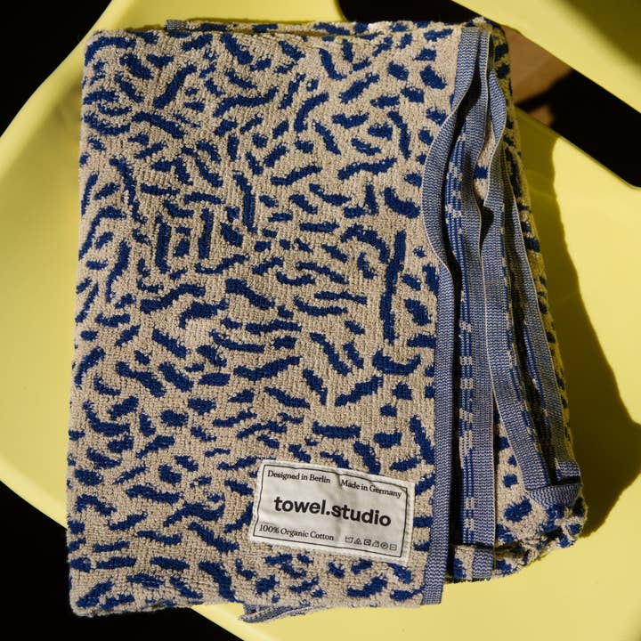 towel.studio - Wholesale Bath Towel - Worm Bath Towel | Electric Blue1