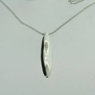 Ciondolo a forma di lancia su catena a maglie da 55 cm per la vendita all'ingrosso da parte di Makers & Providers