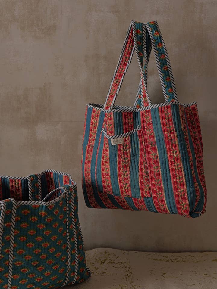 Tote Cerise pour la vente par Studio Kibun