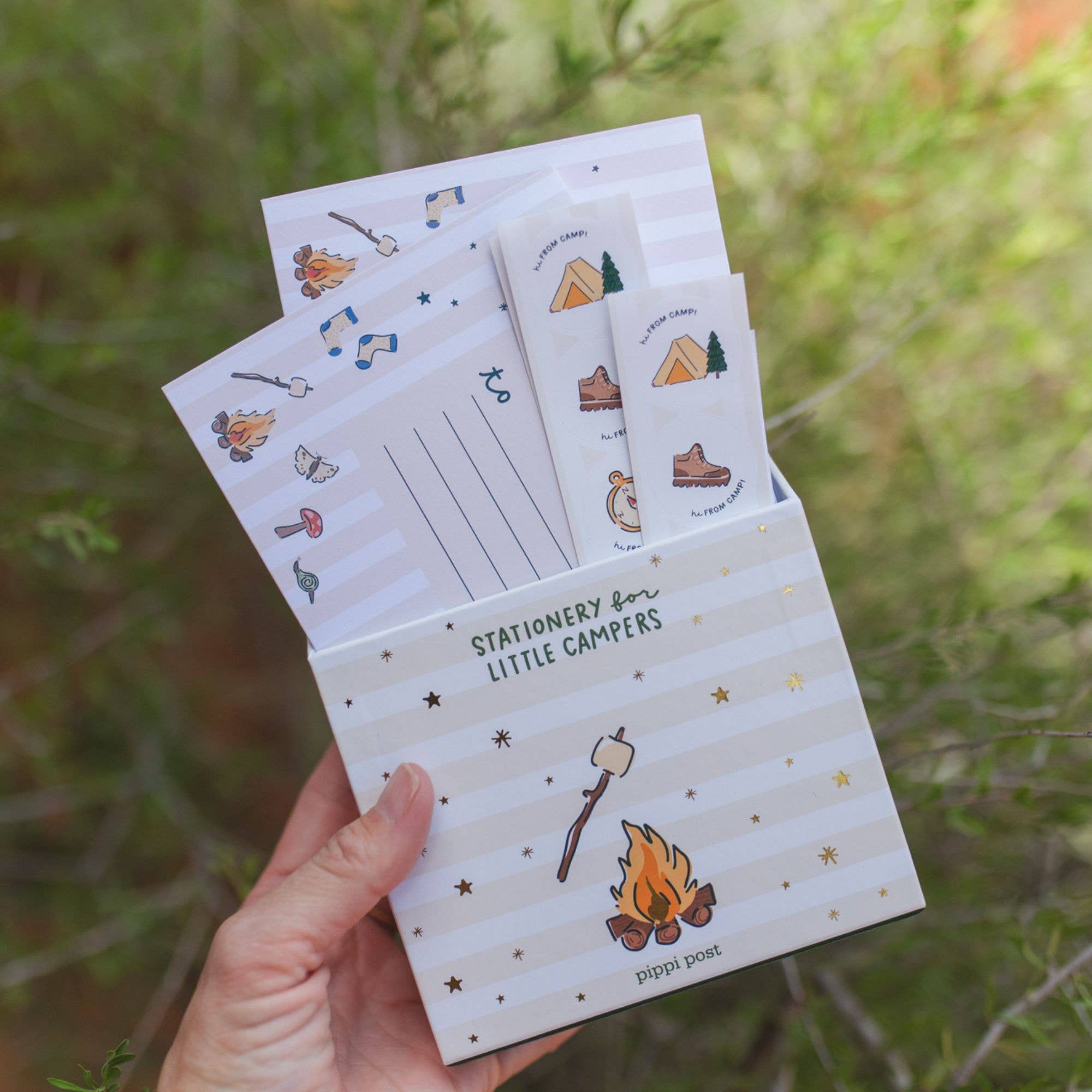 Pippi Post – Engroshandel Brevpapir/sæt med noteskort – Camp Notes sæt med foldede kort og klistermærker3