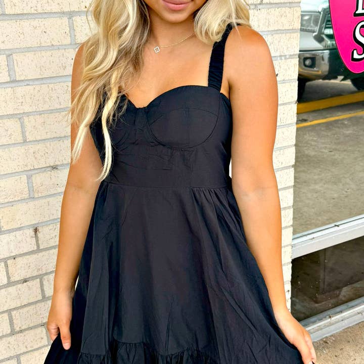 Gelaagde zwarte jurk voor wholesale door Gabriel Clothing Co