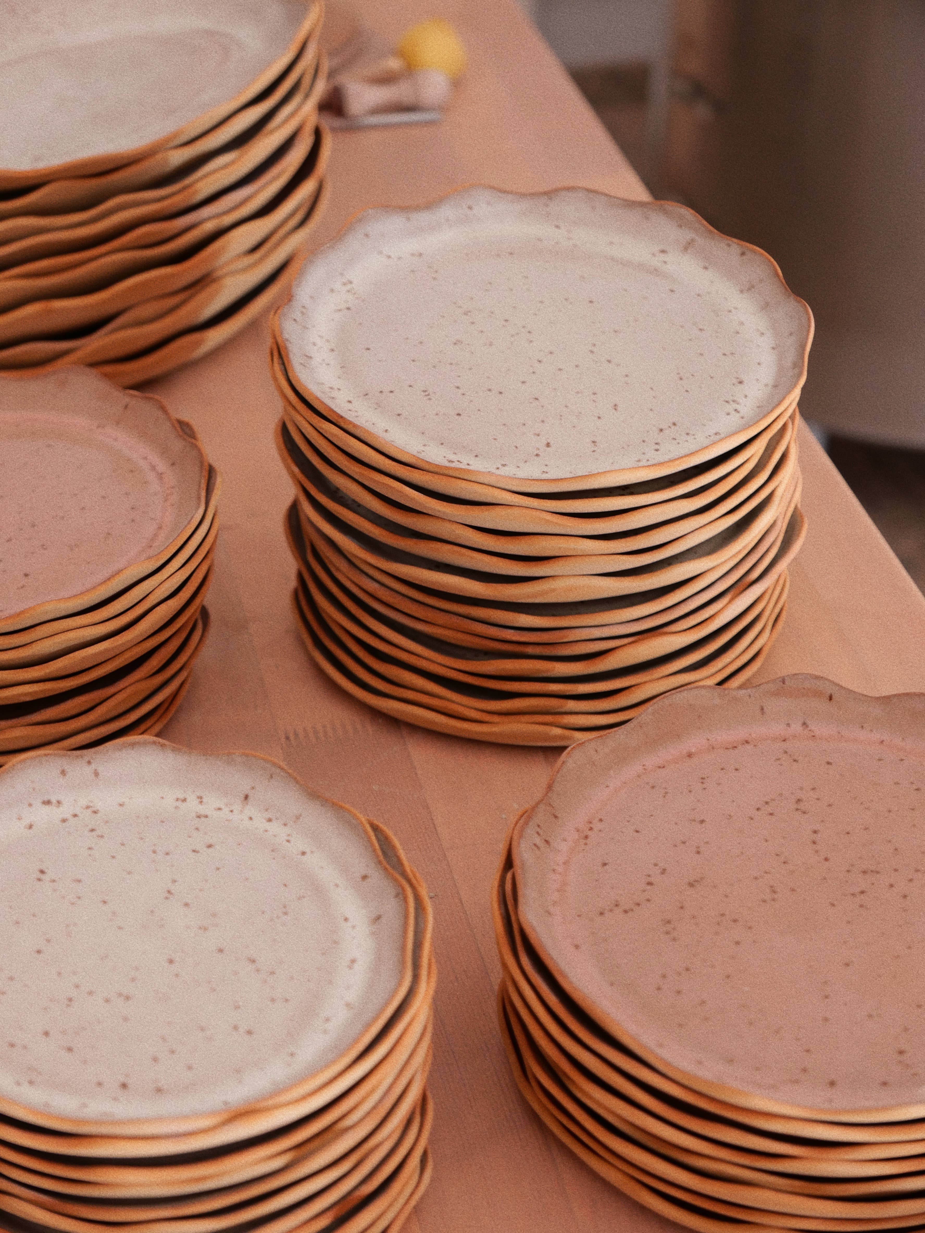 Ohyoko ceramics - Vente Plats - Assiettes en céramique artisanale avec bords ondulés24