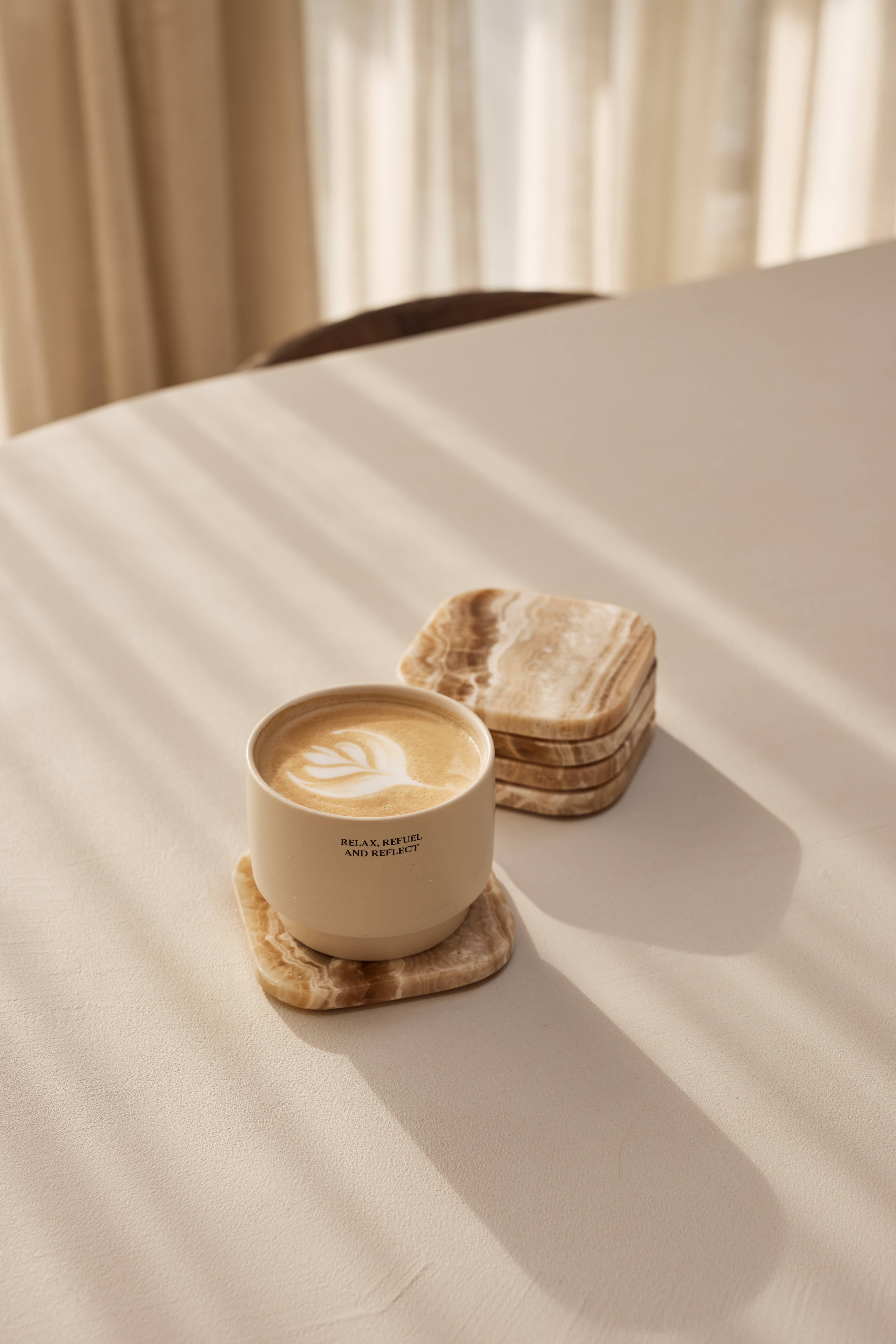 MOOISA B.V. - Wholesale Coasters - Marble coasters - organic - sandal onyx - set of 4 pieces - 10x10x1cm1